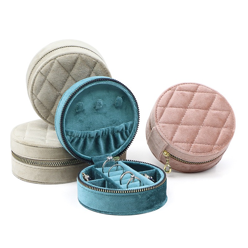 Round Diamond Velvet Travel Je - Travel Accessories Display ulasan dan harga
