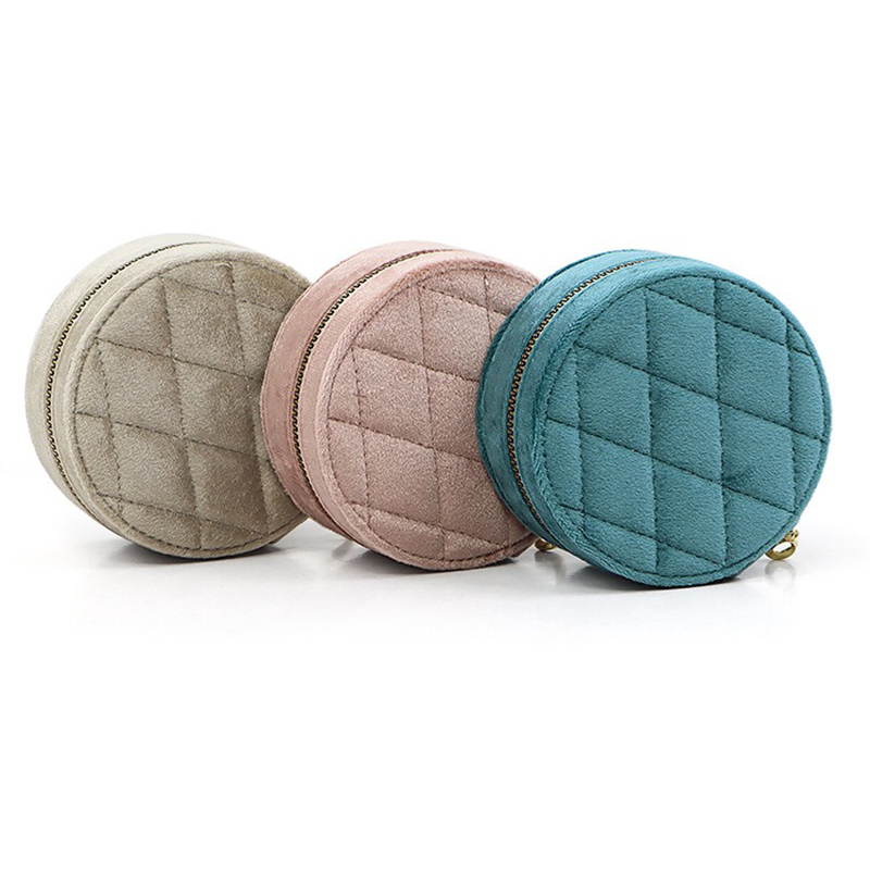 Round Diamond Velvet Travel Je - Travel Accessories Display ulasan dan harga